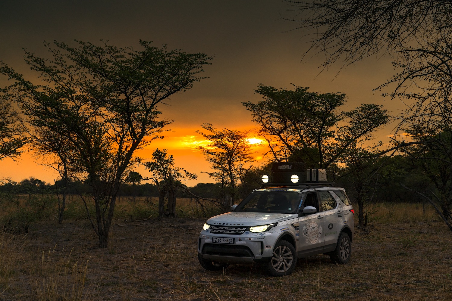 Part Numbers: 1F8 016 560-0011F8 016 560-011Notes: NUR IN ABSTIMMUNG MIT MEGAN STARKE ODER TANJA WAGNER VERWENDEN!, KAZA, LET, 2019, Südafrika, Land Rover Experience Tour 2019, Land Rover, Tour, Luminator LED Metal, Positionslicht, LED-Positionslicht, EdgeLight, Kooperation, Offroad, 4x4, Discovery, Gelände, Offroad-Fahrzeuge##### modifications after this line will be overwritten #####